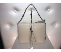 Elisabetta Franchi borsa a mano piu tracolla 110 cm colore beige scuro chiusura a scatto fodera in tessuto interna con tasca decorata log e zip centrale con borchie in ottone misura 28x38