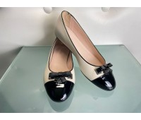 Scarpe ballerine donna in vera pelle colore bianco con decorazione a fiocco nero misura 37