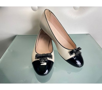 Scarpe ballerine donna in vera pelle colore bianco con decorazione a fiocco nero misura 37