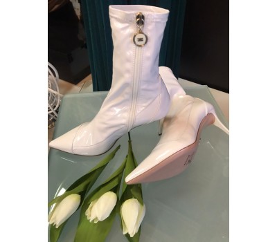 Elisabetta franchi stivaletti colore bianco .  tomaia elatin/ allacciatura zip , tacco 8 cm misura 36/ 37/38 