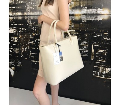 Elisabetta Franchi borsa a mano colore beige chiaro chiusura a scatto fodera in tessuto interna con tasca decorata log centrale misura 38x47