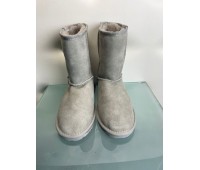 Stivaletti Classico realizzato in pelle di camoscio colore grigio con Logo brand 36 /37/38/39/40