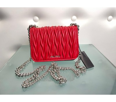 PRADA MIU MIU Borsa a spalla pelle matelassé con tracolla a catena colore rosso e nero