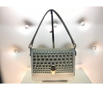 Roberto cavalli Borsa A mano più tracolla 110 cm , in vera  pelle , colore bianco chiusura a scatto fodera in tessuto interna , con tasca , log centrale con borchie in ottone misura 24x37