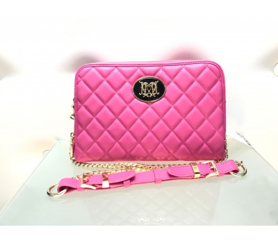 Love Moschino borsa tracolla 120  colore rosa chiusura a zip 3 scomparti fodera in tessuto interna con tasca log centrale in ottone smaltato misura 25x27