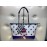 love Moschino borsa a tracolla con catene colore blu e bianco chiusura a zip fodera in tessuto interna con tasca decorazione log centrale misura 41x45