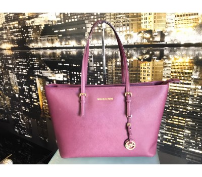 Michael Kors borsa a tracolla in vera pelle colore bordò, chiusura a zip fodera in tessuto interna con tasca misura 47x50